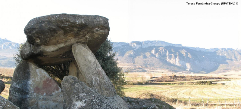 La tombe mégalithique de Chabola de la Hechicera et les montagnes cantabriennes