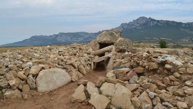 Le dolmen de La Huesera tomada