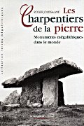 Couverture des Charpentiers de la pierre. Monuments mégalithiques dans le monde.